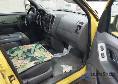 2003 Ford Escape Xlt z USA, uszkodzony, nr VIN 1FMYU93113KA13036